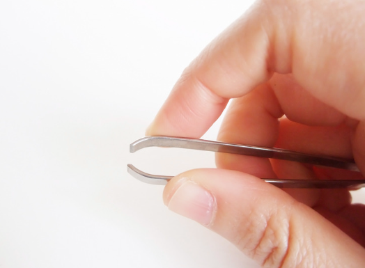 VIOの毛を抜いたら毛が埋もれる？埋没毛になる可能性と対処法